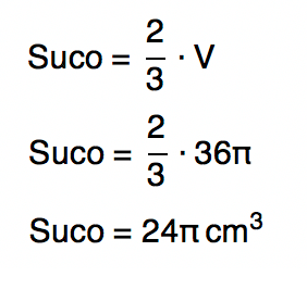 Cálculo da quantidade de suco obtida a partir de 2/3 do volume da esfera, resultando em 24π cm³