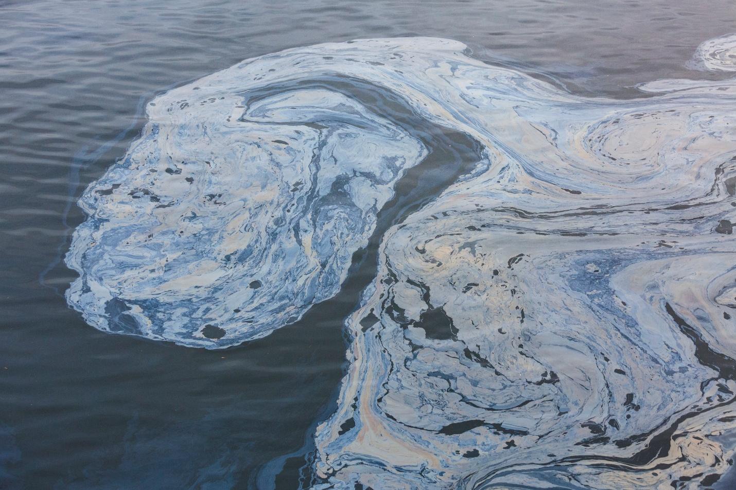 Mistura heterogênea, pode-se distinguir visualmente os componentes, pois eles formam duas ou mais fases distintas.