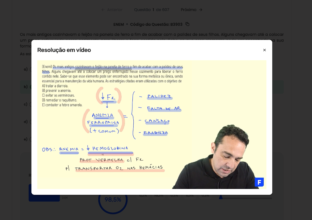Tela da plataforma do Professor Ferretto mostrando uma questão do Enem com a resolução em vídeo 